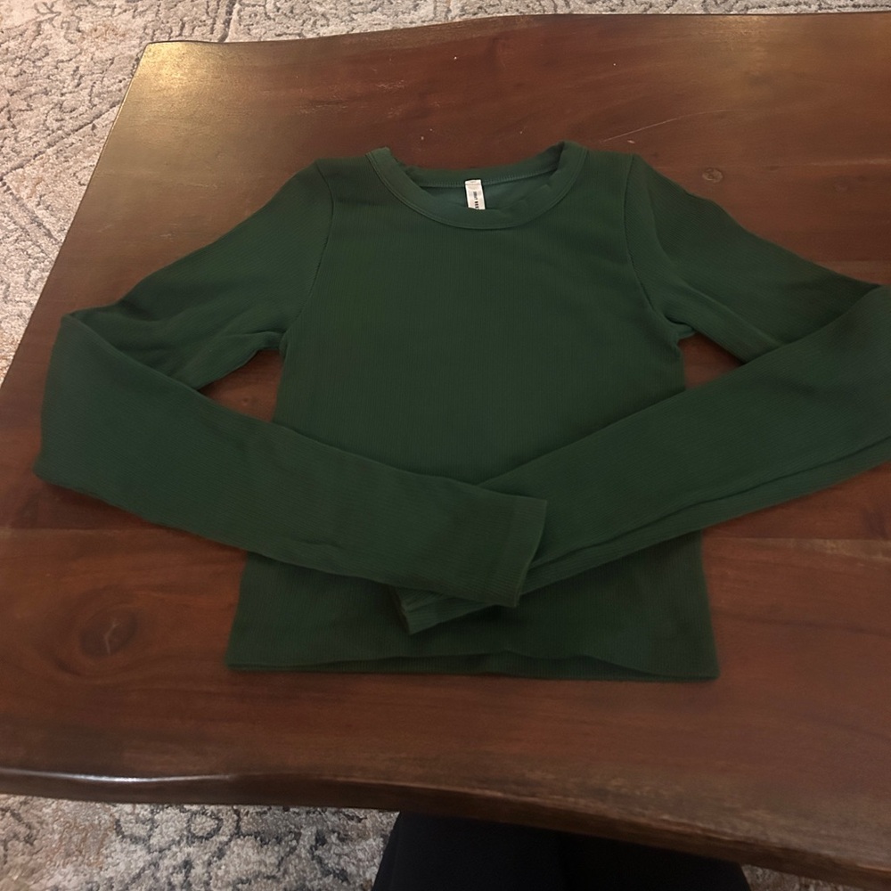 Aritzia • Sunday Best • Long Sleeve • size small
